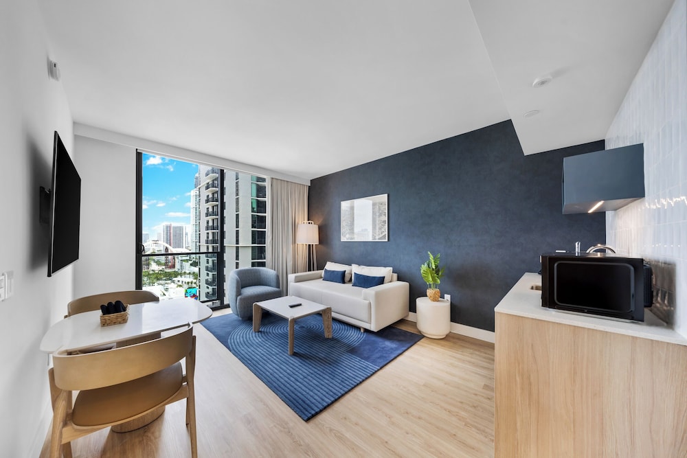 Chic Downtown 1BR with Stunning Views