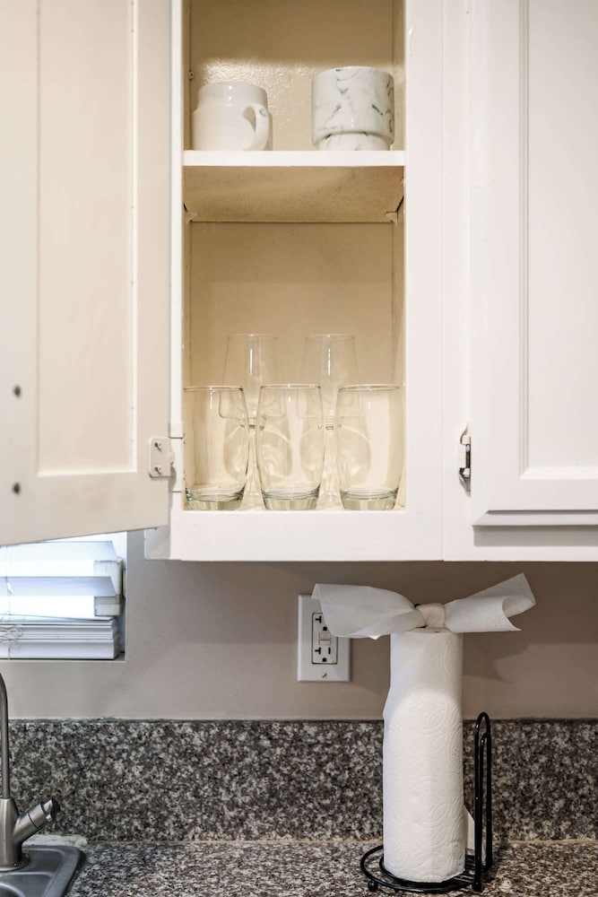 Modern Family Home w Full Amenities & Near ONT