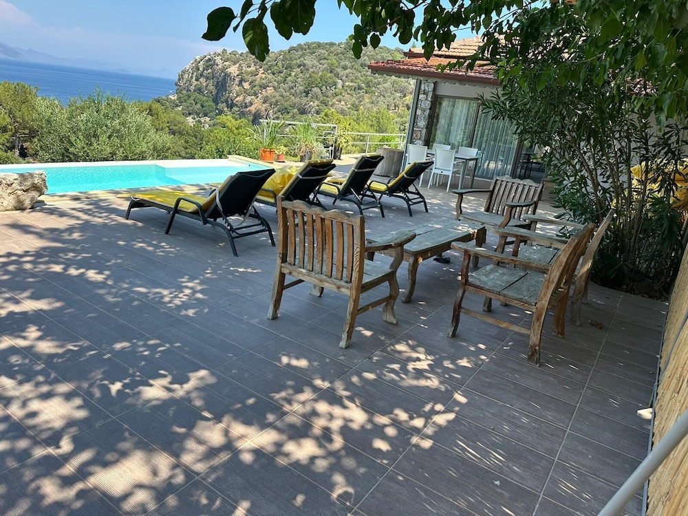 Amos Sea View