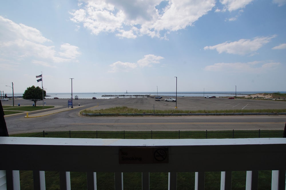 Snyder's Shoreline Inn