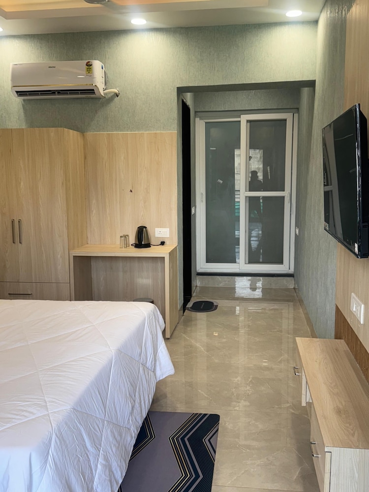 KANHA RETREAT - VRINDAVAN