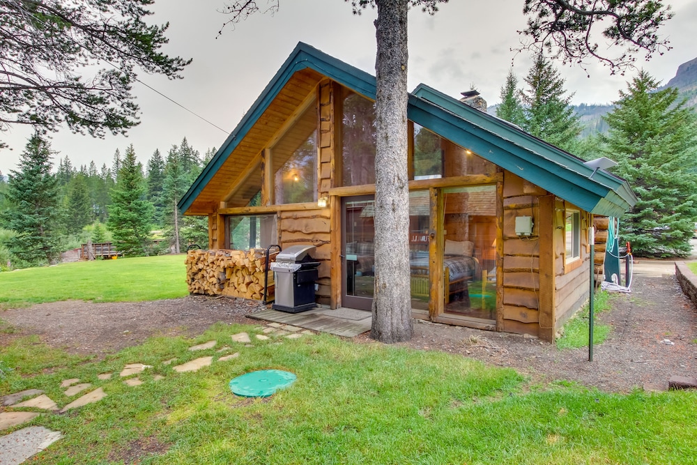 Creekside Silver Gate Getaway w/ Fireplace! view 3