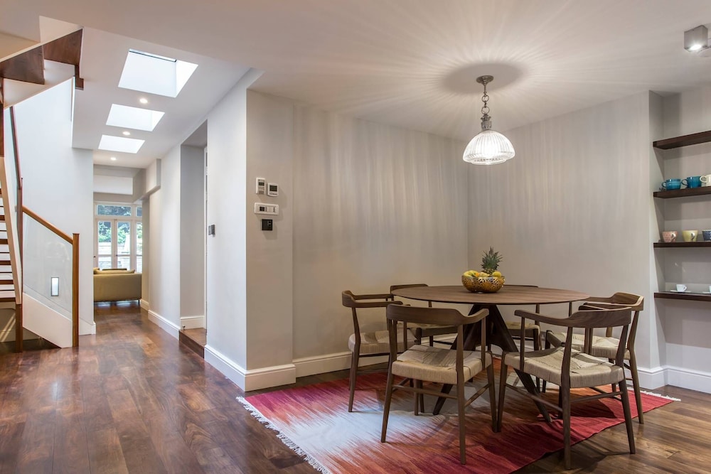 Hans Place II by Onefinestay