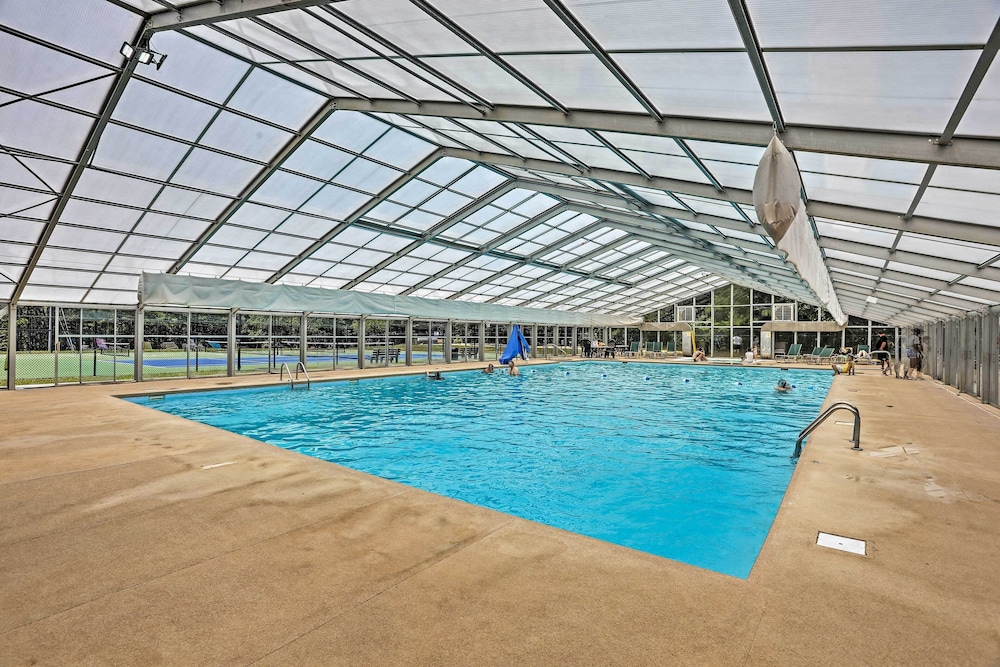 10 Mi to Dtwn: Home w/ Spacious Patio in Ellijay!