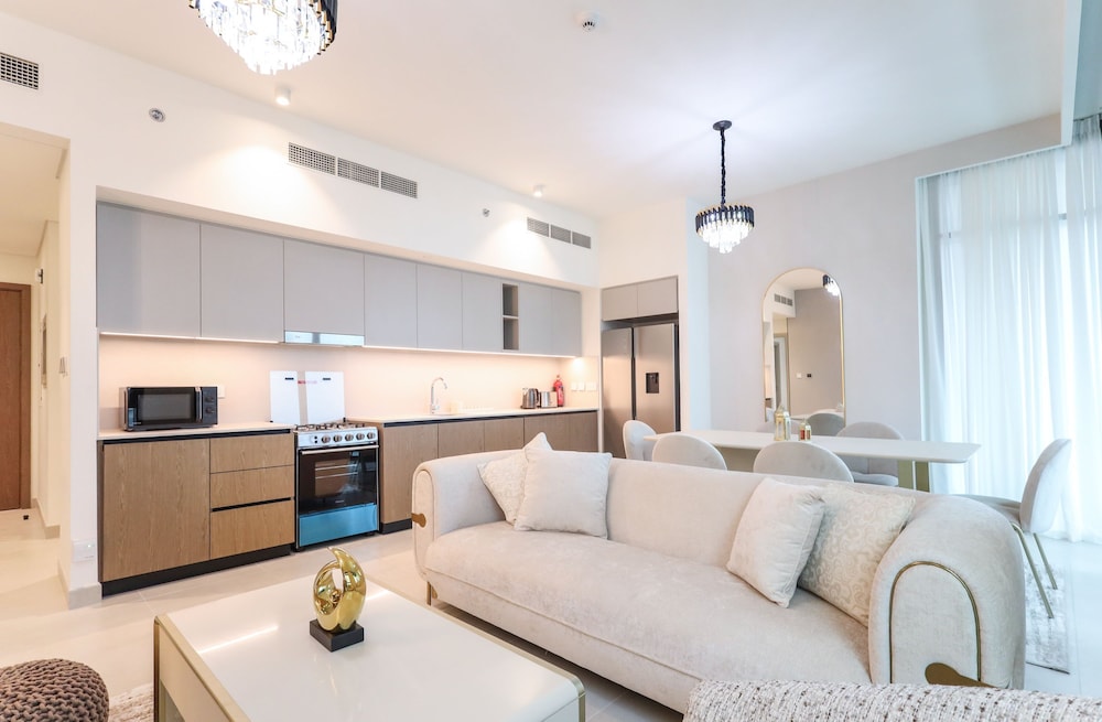 Elite LUX Holiday Homes - Dubai Creek Oasis 2BR Luxe w Burj View