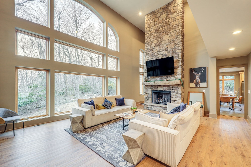 2 Mi to Beech Mtn Resort! 8,000-sq-ft Luxe Escape