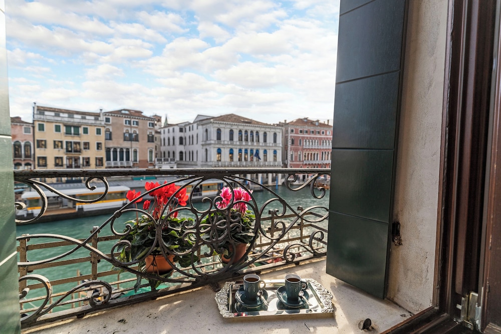 Rialto Grand Canal by Wonderful Italy