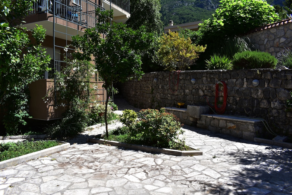 Photo 42