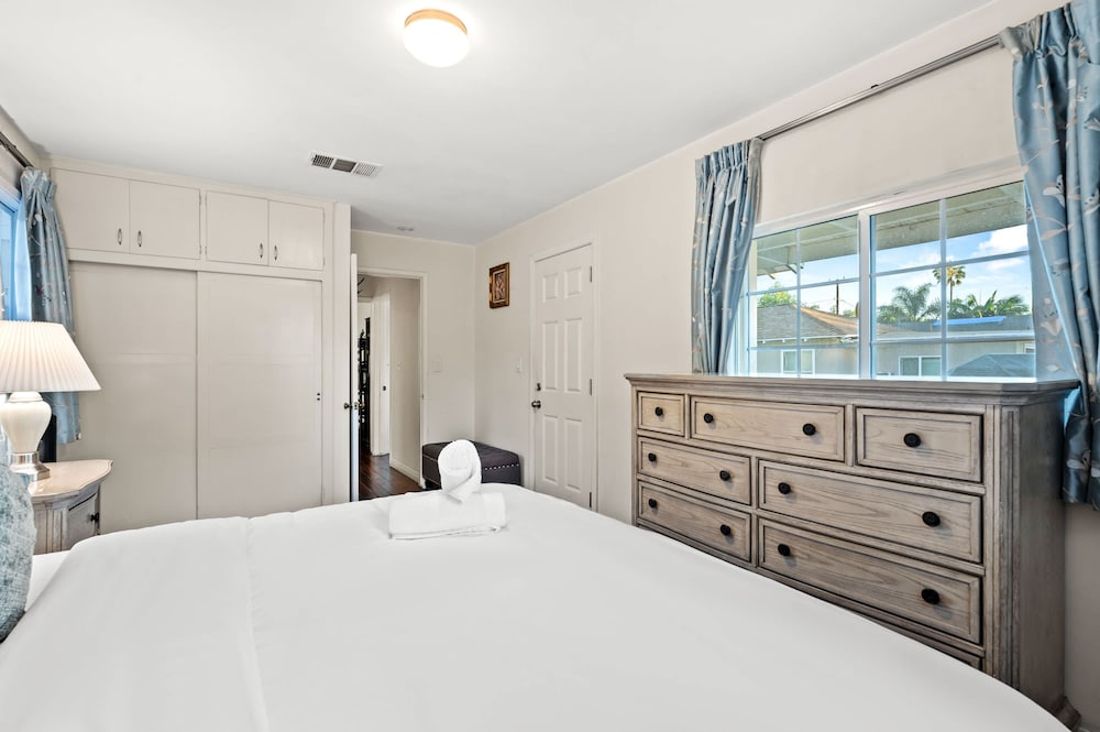 Cozy Pasadena Home Steps From Rose Bowl w Parking