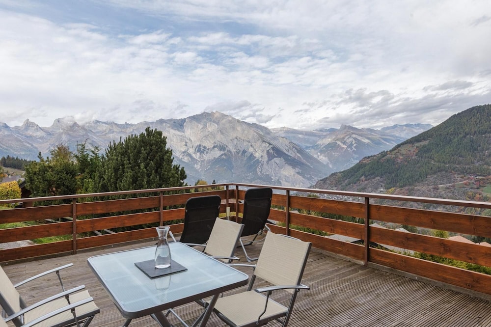 La Taniere - Cozy Chalet With Incredible Views and Parking