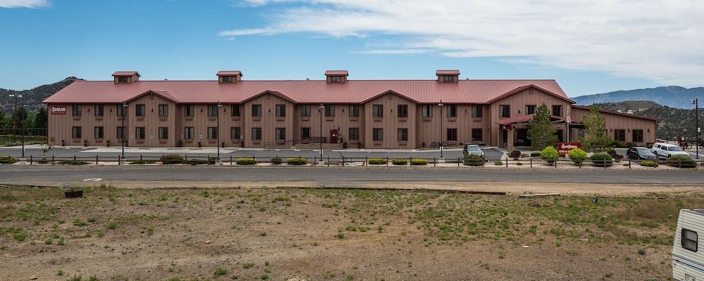 Silverland Inn and Suites - Property Image 13