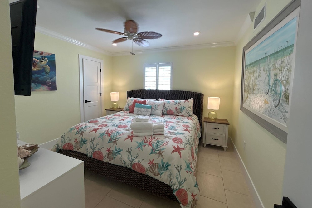 Lulu's Key House Entire 4-unit Complex