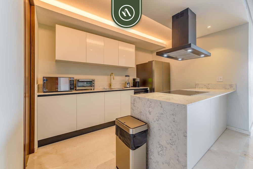 New 3BR Condo - Oceanview Terrace - Private Beach