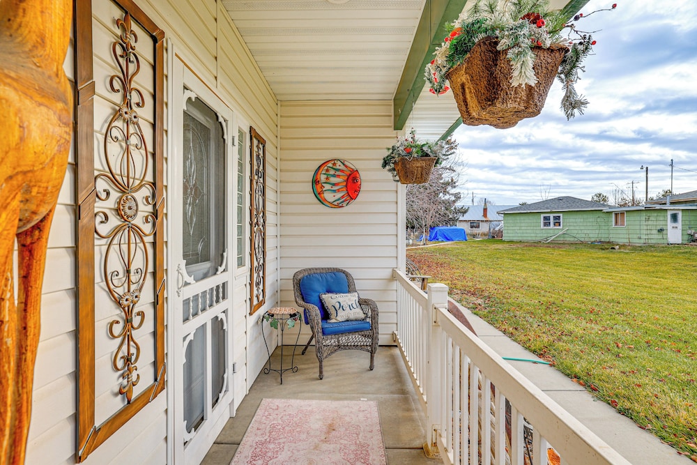 1 Mi to Old Town: Central Meridian Home