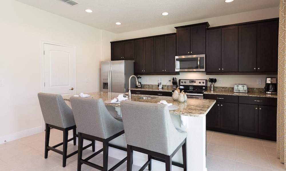 510 BS - 5BD Elegant Escape: Private Haven