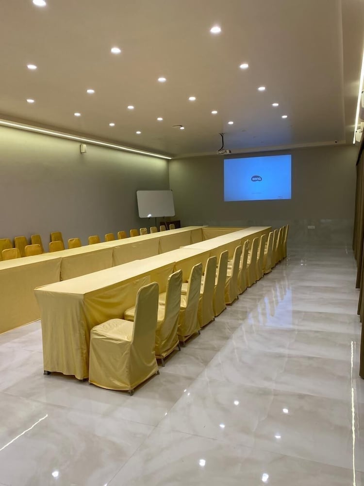 Hotel T2 Grand
