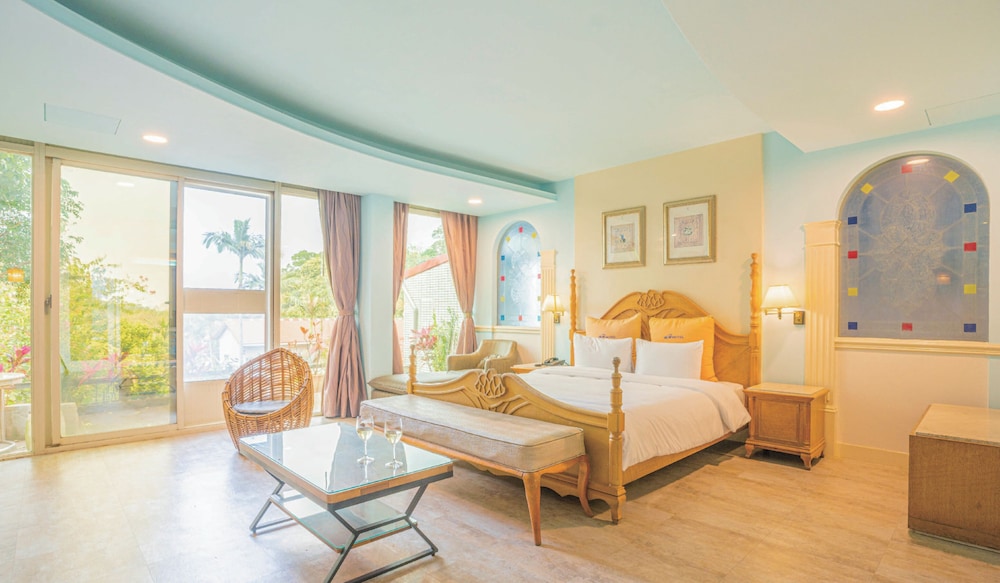 Regale Villa Hotel