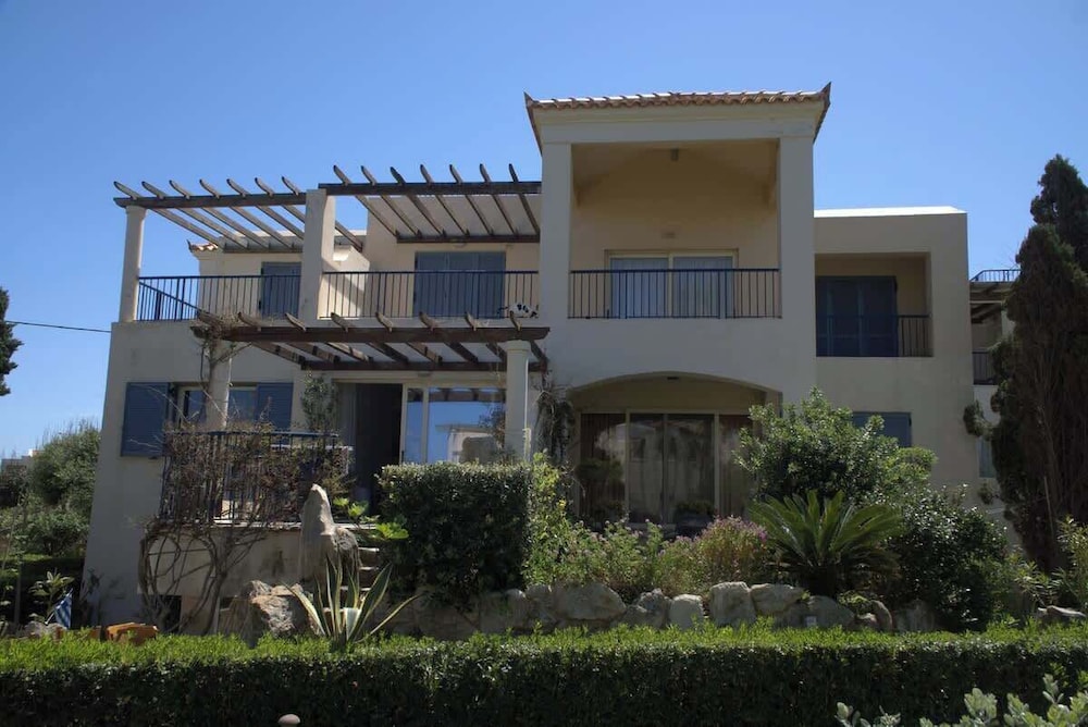 Villa Elias 2BR Lower Apt with Pool