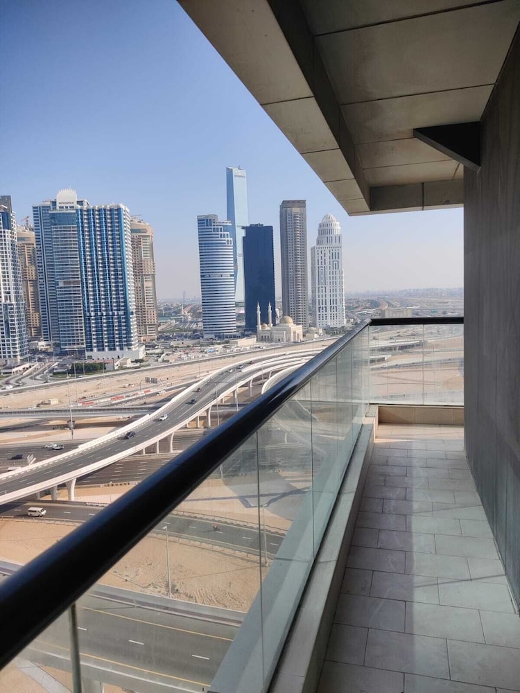 1BR in Dubai Marina Near Metro