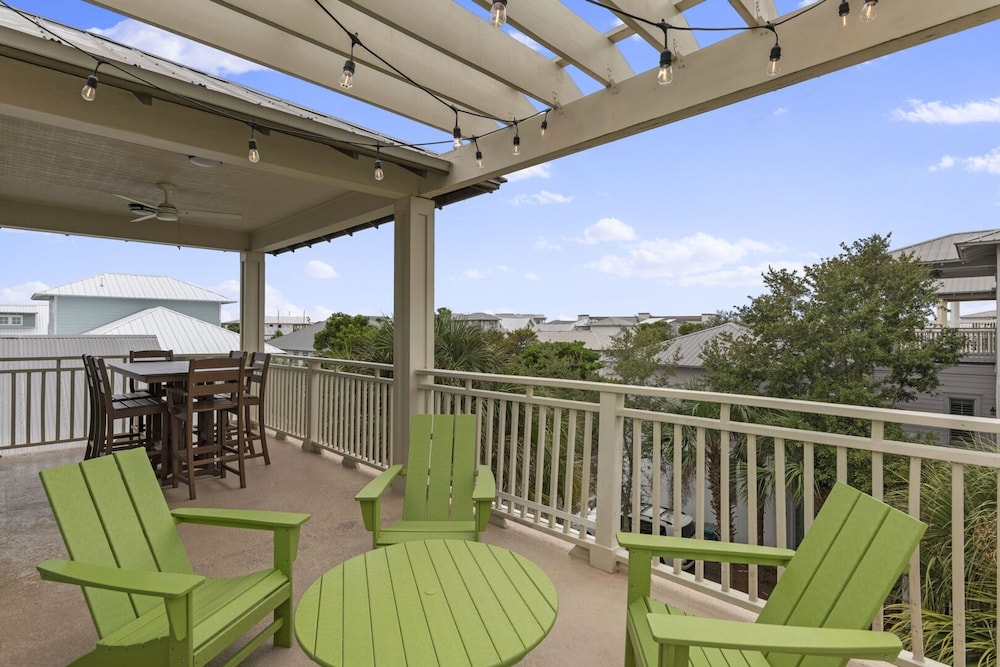 Good Day Sunshine by Avantstay Sleeps 16 Pool Private Beach Access