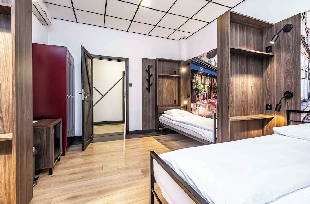 VOLA Hostel