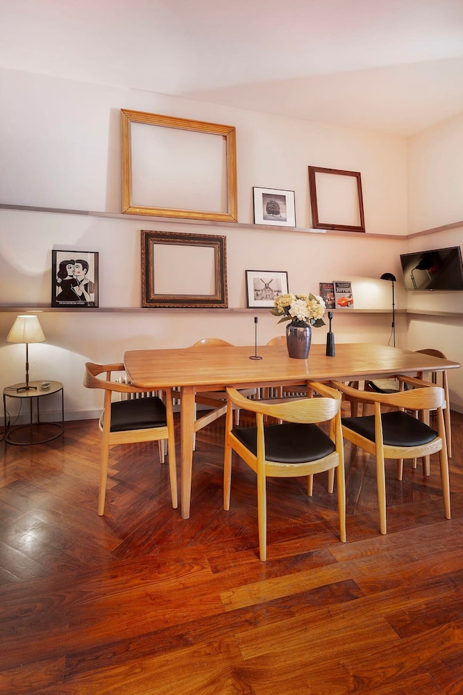 Artist Modernist 3-br Gem Next to Paseo de Gracia