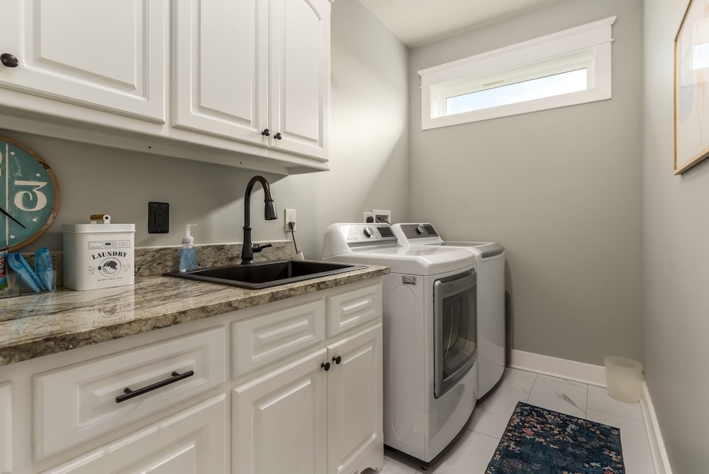 Bay Breeze - 2420 Bienville 4 Bedroom Home