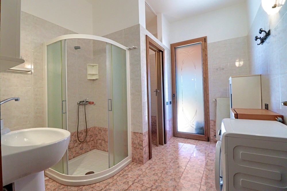 Villa Velisia - Con Ampia Piscina E Campo Da Gioco Privato