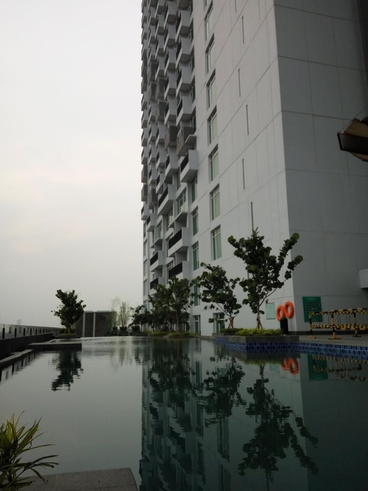 Alpine Room at TreePark City Apartement