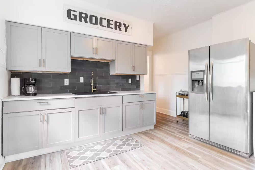 Cozy 3BR Home in Bates-Hendricks