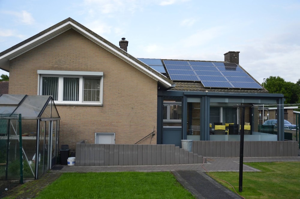 Charming Belgian Getaway, Vakantiewoning in Oudsbergen - 3 Bedrooms & Garden