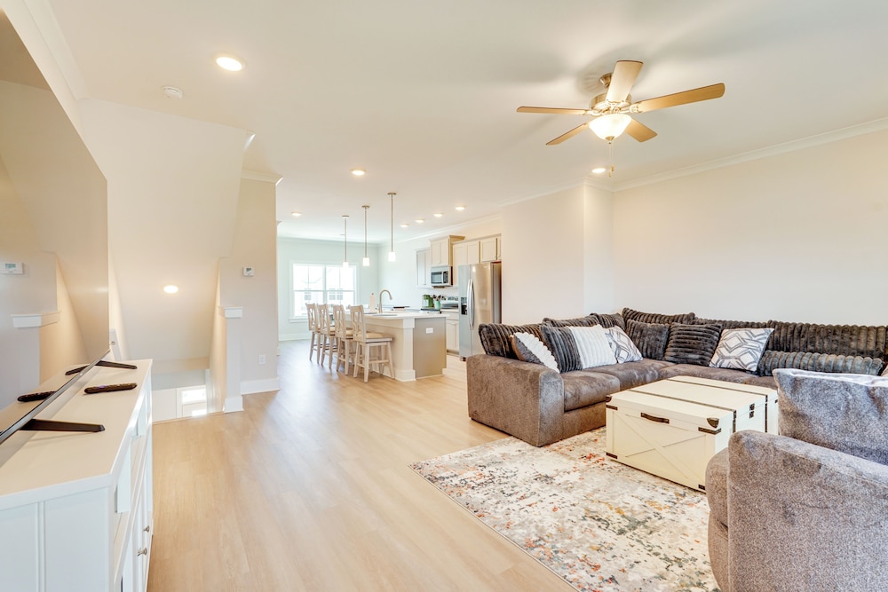 2 Mi to Ocean: Townhome w/ Pool & Dog Park in Pcb!