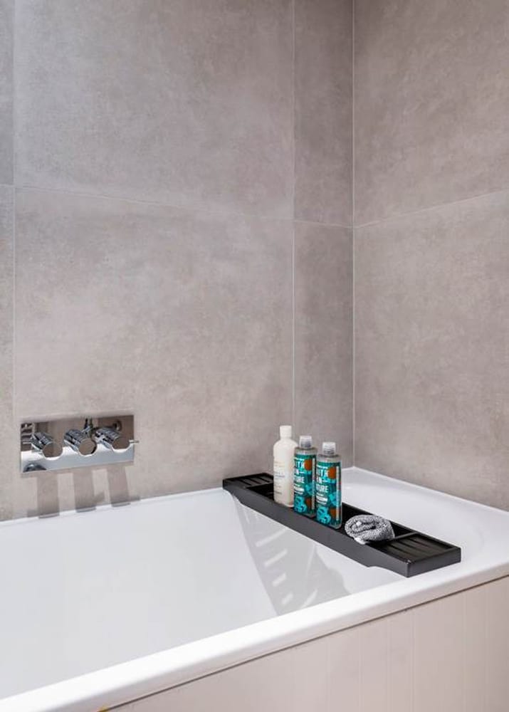 The Urban Minimalist- Notting Hill 2 Bed