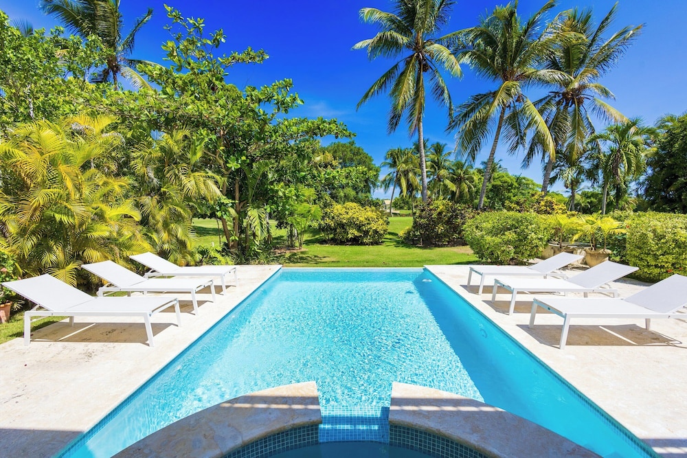 Villa Buganvilla 252 - 4BR Pool Jacuzzi Golf