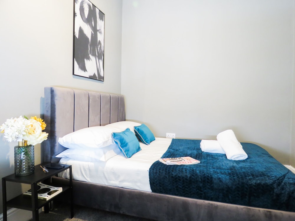 Tudors eSuites Three Bedroom House view 3