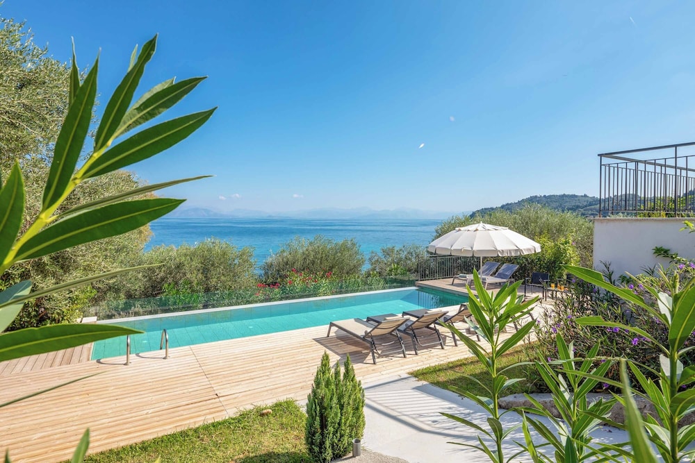 Villa Apanemia Mare