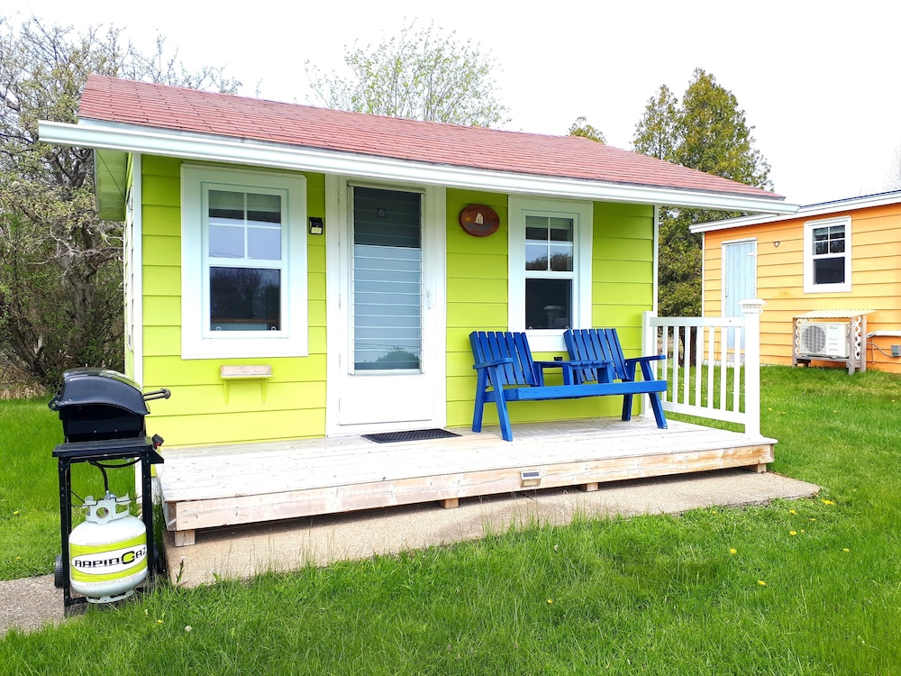 Atlantic View Motel and Cottages