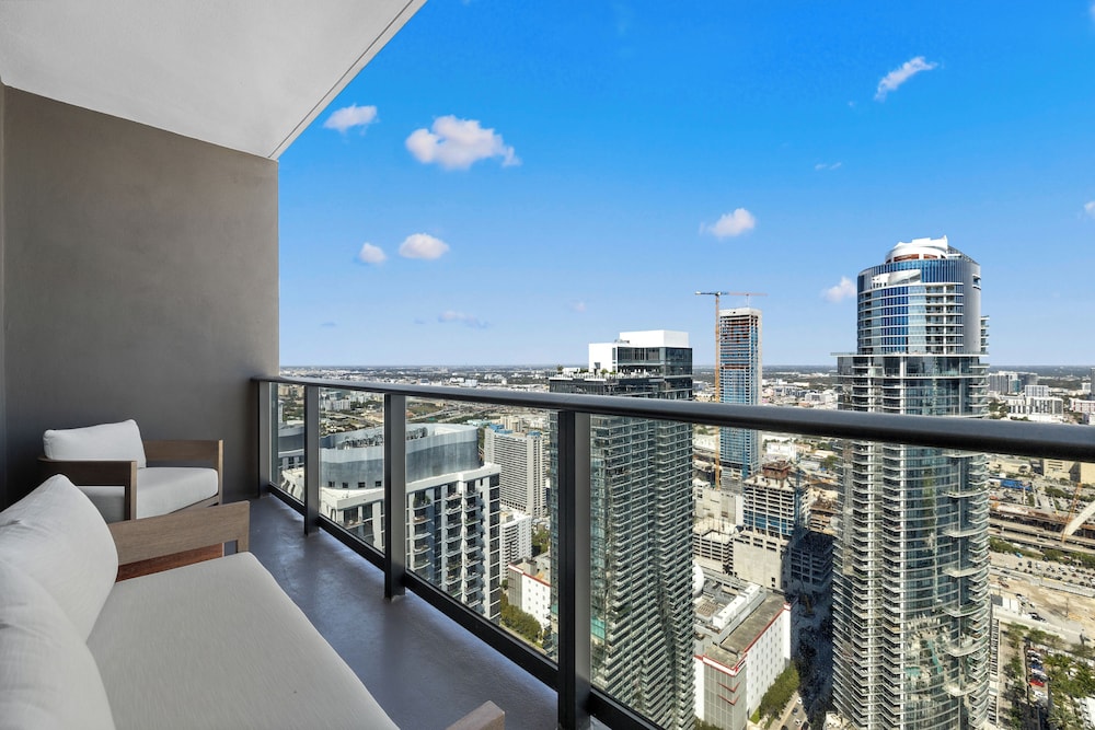Luxury 49FL Condo with City Views