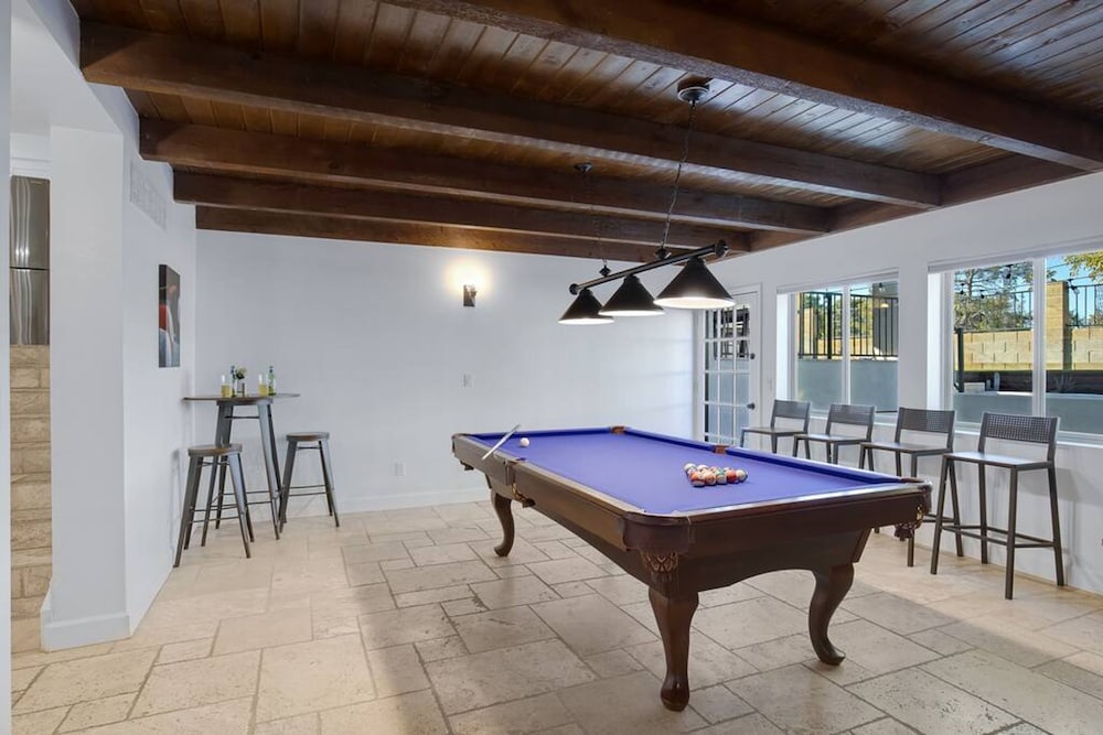 Huge Golf Course Home-free Heated Pool Theatre Gym