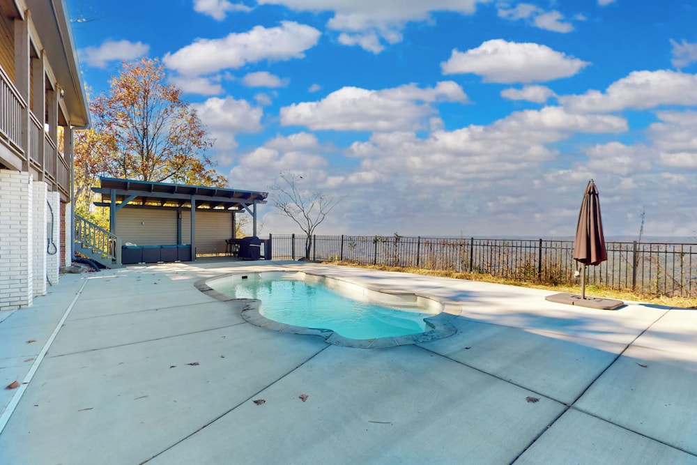 3 BR Home: Dog Friendly w/ Scenic Views & Pool