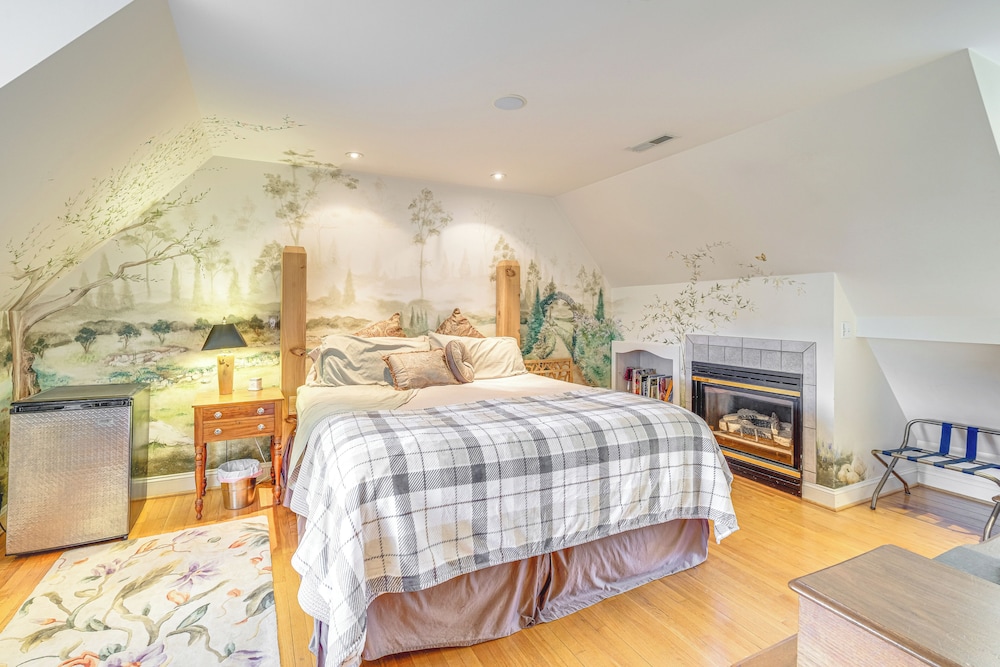 9-acre New River Retreat Near Radford University