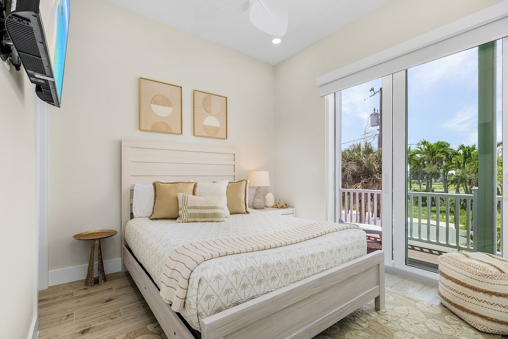 110 Sea Le Vie: 5br/4.5ba Brand New Build W/ Pool! 5 Bedroom Home