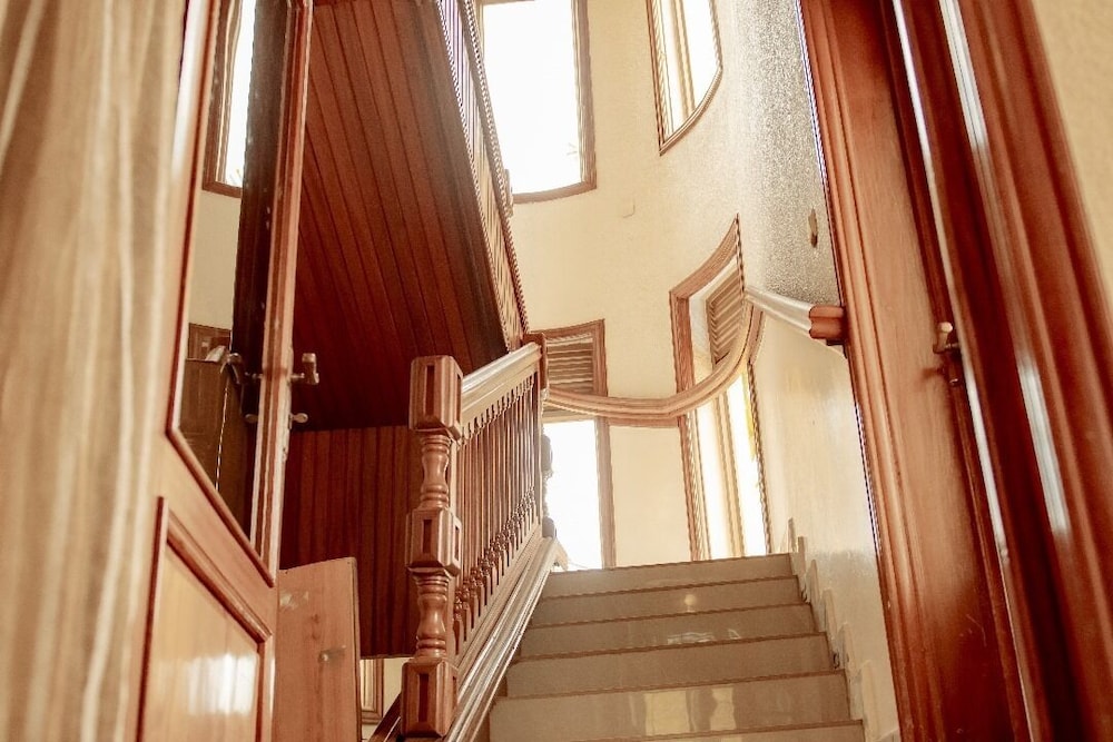 Elegant Villa Apart