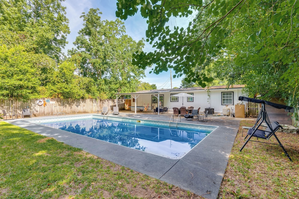 Game, Swim & Explore: Family Home in Pensacola