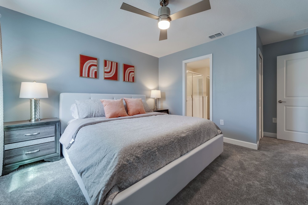 9 Bedroom Family Friendly Retreat - Private Pool
