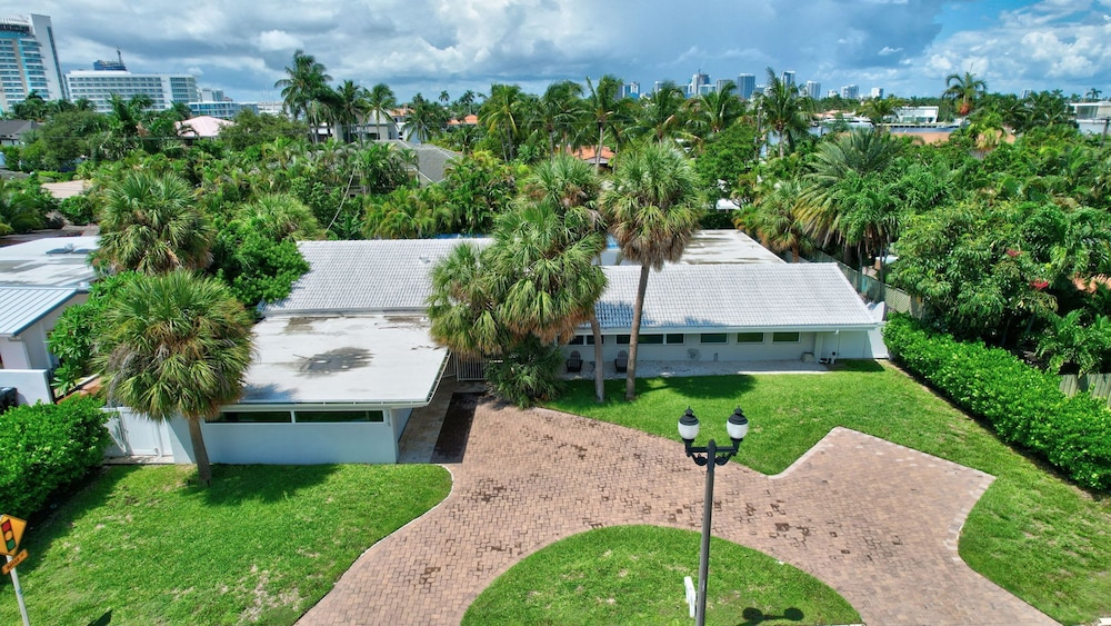 Seabreeze - 6BR Pool and Steps to Beach
