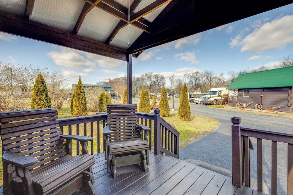 Patio, Fire Pit & Grill: Central Sevierville Cabin