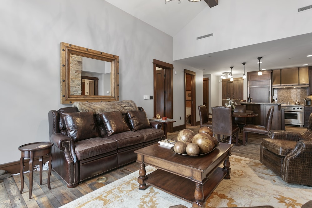 Arrowleaf Lodge- Two Bedroom #401 2 Condo