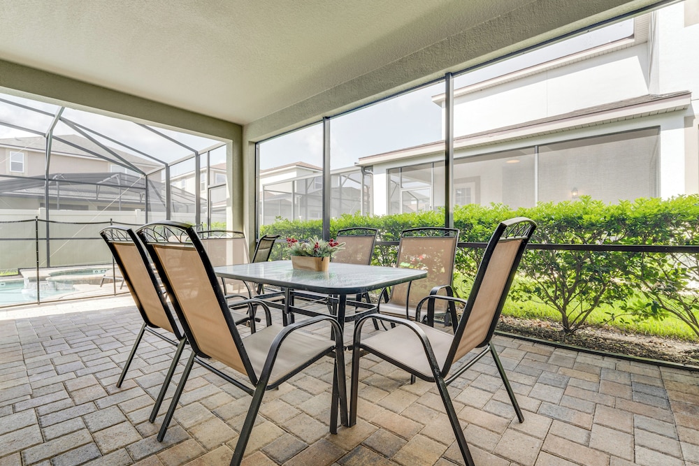 Home Near Theme Parks in Kissimmee: Family Perks!