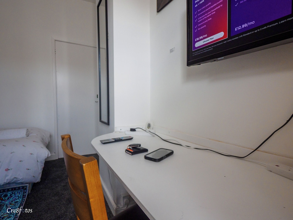12 Cornwallis Lodge Family Room 1